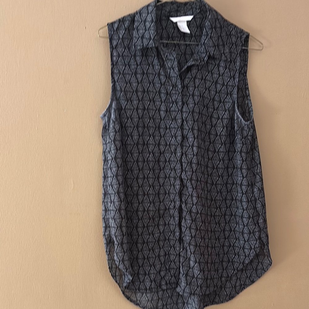 H&M Black and White Sleeveless Button Down Shirt